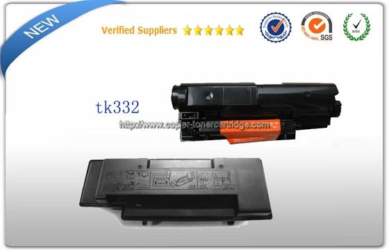 Riempimento delle cartucce del toner TK332 di Kyocera per la stampante FS 3900DN di Kyocera